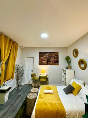 Private Luxurious City Studio-daily,weekly,monthly